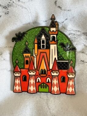 Disney | NWOT Castle Halloween Pin